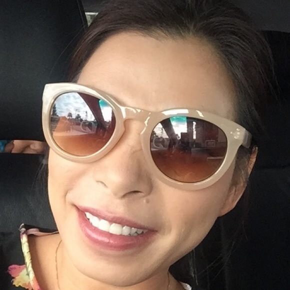 Meet your Posher, Sheila - Picture 1 of 1